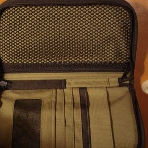 Travel passport folder, zippered, nwot